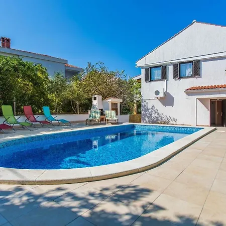 Apartment Zeljko-mit Pool, 200m Vom